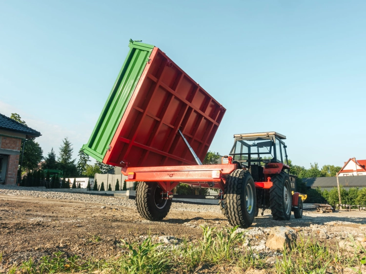przyczepa-rolnicza-jednoosiowa-z-wywrotem-R-280-26.jpg