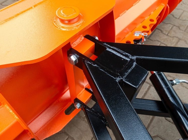 plug-sniezny-na-tuz-tur-euroramke-200cm-ral2004-7.jpg