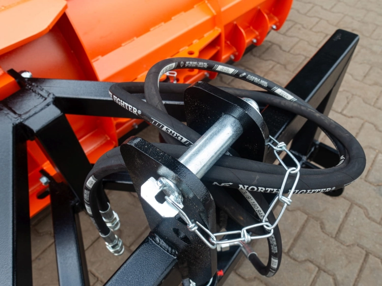 plug-sniezny-na-tuz-tur-euroramke-200cm-ral2004-10.jpg