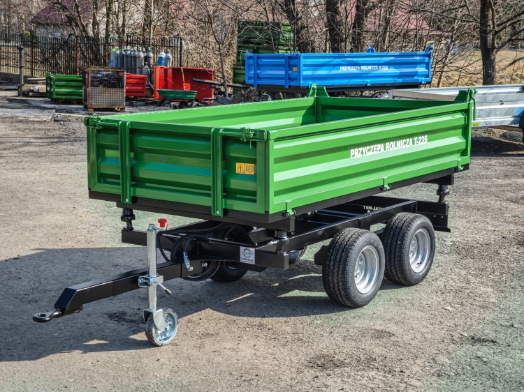 przyczepka -rolnicza-do-traktora-z-wywrotem-T-235cz-2.png