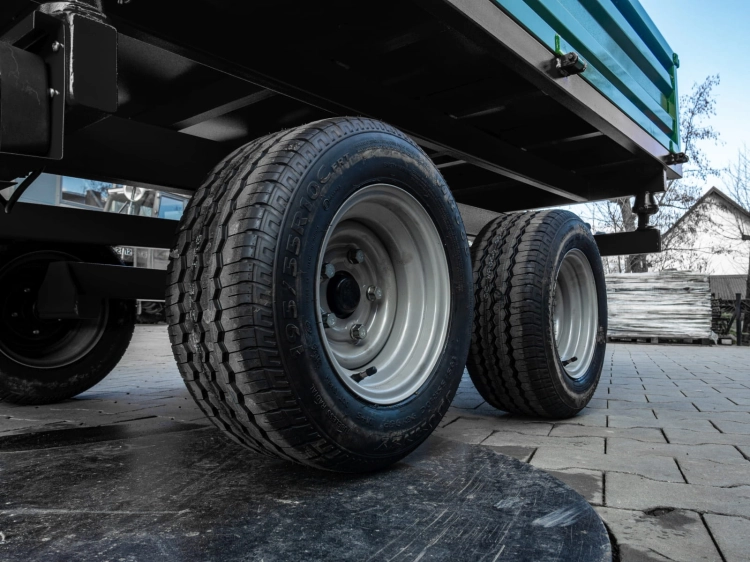 przyczepka -rolnicza-do-traktora-z-wywrotem-T-235cz-16.jpg