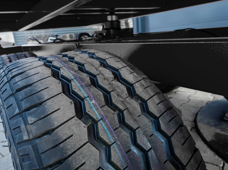 przyczepka -rolnicza-do-traktora-z-wywrotem-T-235cz-17.jpg