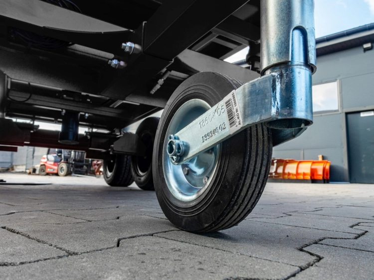 przyczepka -rolnicza-do-traktora-z-wywrotem-T-235cz-18.jpg