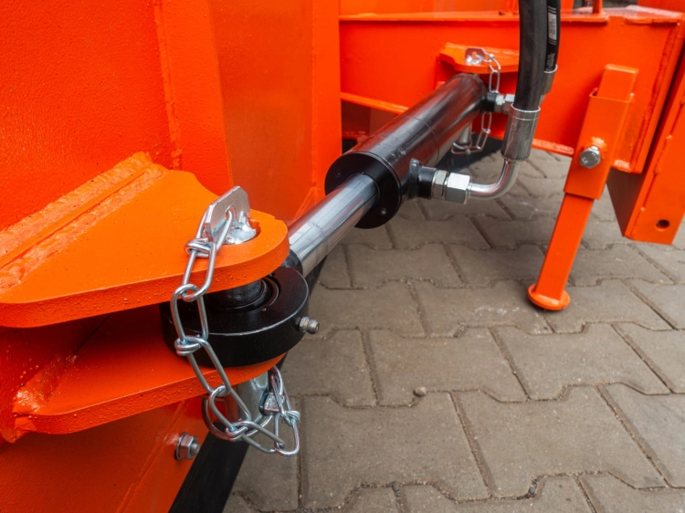 plug-sniezny-strzalkowy-tuz-euro-7.jpg