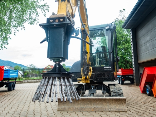 odchwaszczarka-do-koparki-zamiatarka-2.jpg