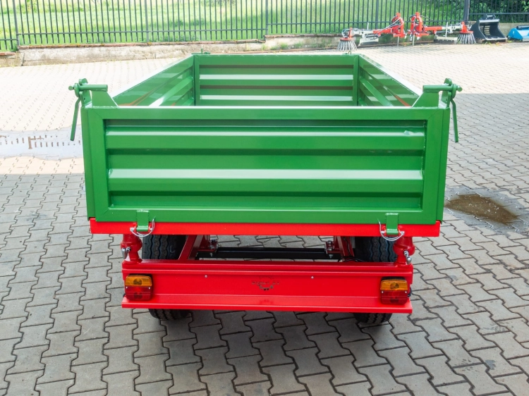 przyczepa-rolnicza-jednoosiowa-z-wywrotem-R-235-6.jpg