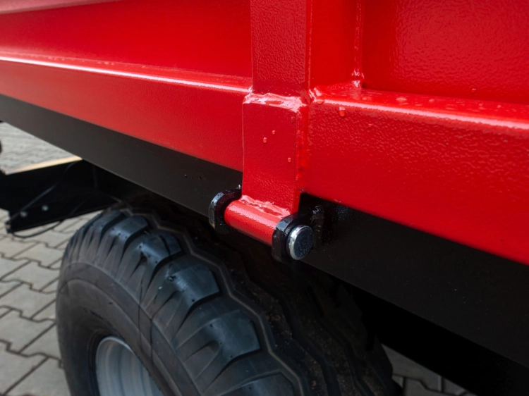 przyczepa-rolnicza-jednoosiowa-z-wywrotem-R-260-22.jpg